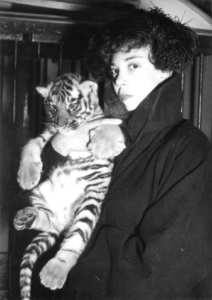 leonor-fini-with-tiger